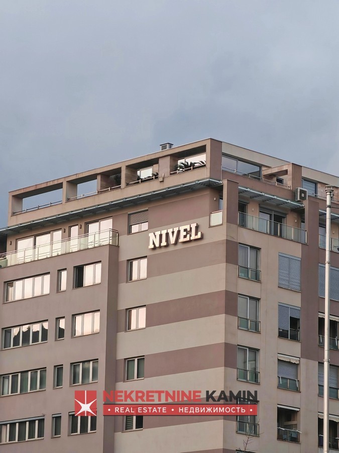 Izdaje se prostran dvosoban stan+parking u zgradi Nivela, Budva 